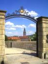 Český Krumlov, Pohled na Věž skrz Železnou bránu na V. nádvoří